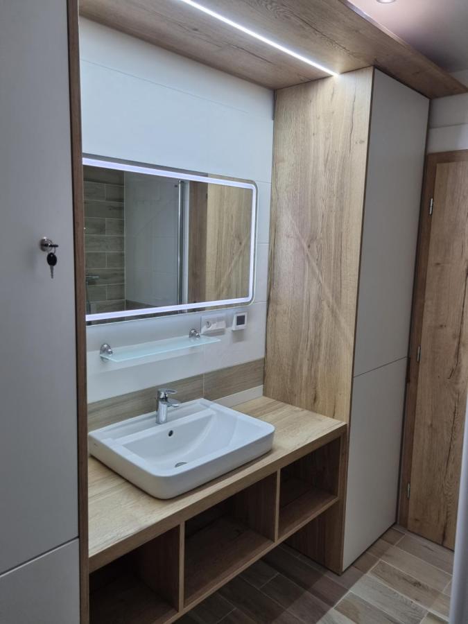 Apartman Nerudovka D 104, Finska Sauna, Garazove Stani Loucna pod Klinovcem Exterior photo